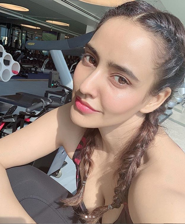 Neha Sharma Instagram Pics